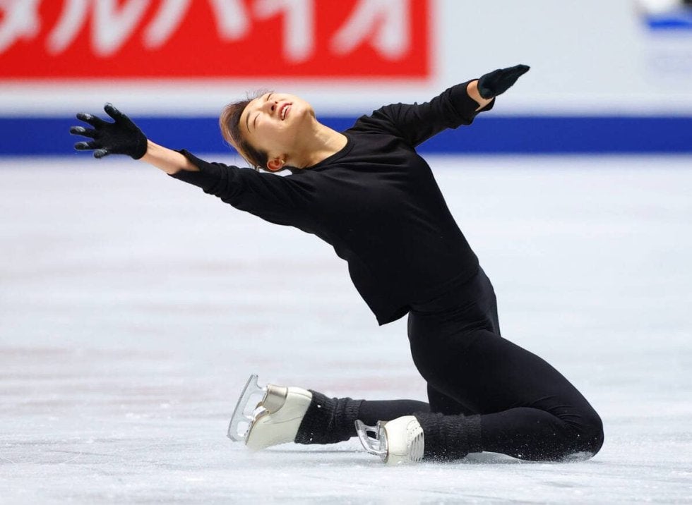 【全日本フィギュア】坂本花織、心に余裕？氷上でゴミ拾い…史上５人目５連覇へ「あとは気持ちだけ！」