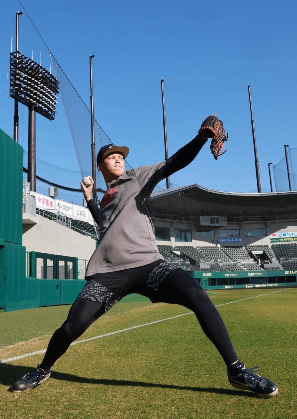 【阪神】ドラ５能登嵩都、育成ドラ２山崎照英が自主トレ公開　一足早く入寮のSGLで約２時間半