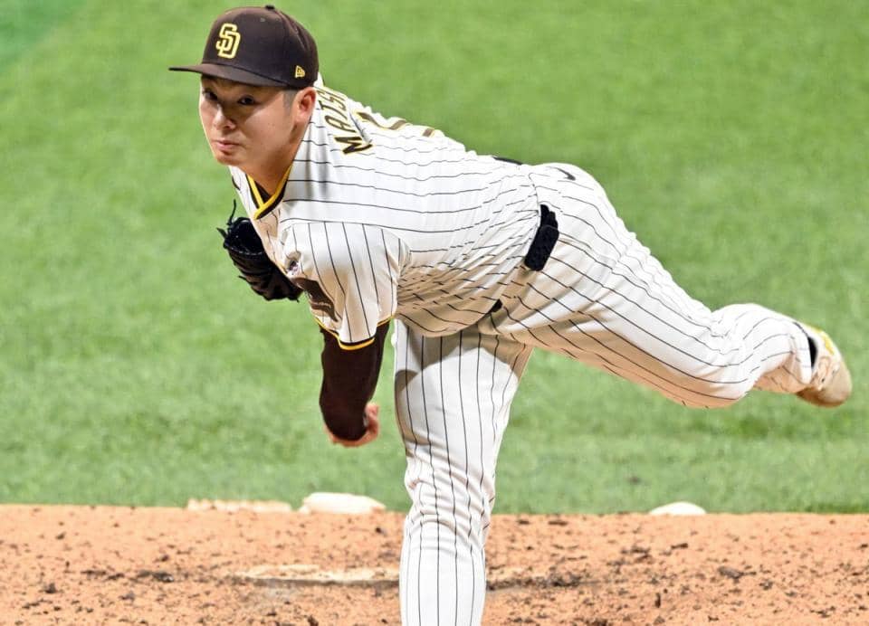 古巣訪問の左腕と海外ＦＡ右腕の２ショに「則本パドレスか～！」「メジャーへ連れて行かないでくれ（泣）」　松井裕樹が楽天の球団事務所へ