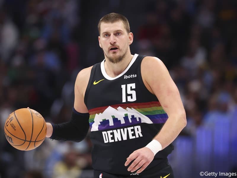 延長だけで圧巻の18得点…ニコラ・ヨキッチがクリスマスゲームで50得点超えのトリプルダブル