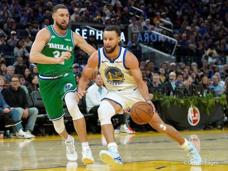 NBA クリスマス　カスタム バスケシューズ ゴードン ヘイワード ユタ　ジャズ クリスマスゲームの再会…トンプソン、“元相棒”カリーの粋な行動に