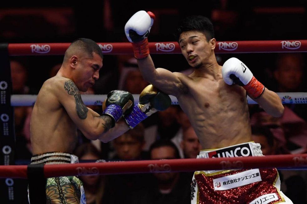 中谷潤人が３－０判定でＳバンタム級転向初戦勝利　壮絶打ち合いで顔腫れあがる