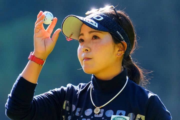 「制服お似合い」ツアー5勝の人気女子ゴルファーが地元で1日警察署長　フォロワー称賛の嵐「適役過ぎ」「かっこいい」