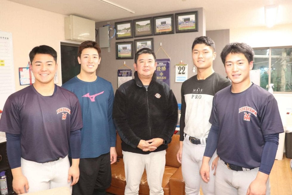 【高校野球】横浜１強の１年！村田浩明監督、阿部葉太主将ら選手４人が秘話交え振り返り／座談会