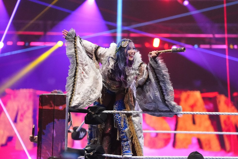 可愛いのにやんちゃ過ぎる！ 人気日本人女子レスラー、場外ダイブ→中継カメラに頭突き連発で大暴れ