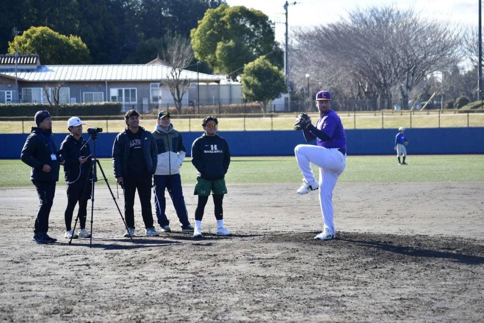 米大学へ野球留学希望の高校生が「ショーケース」でアピール　米大学関係者の選手獲得の資料に