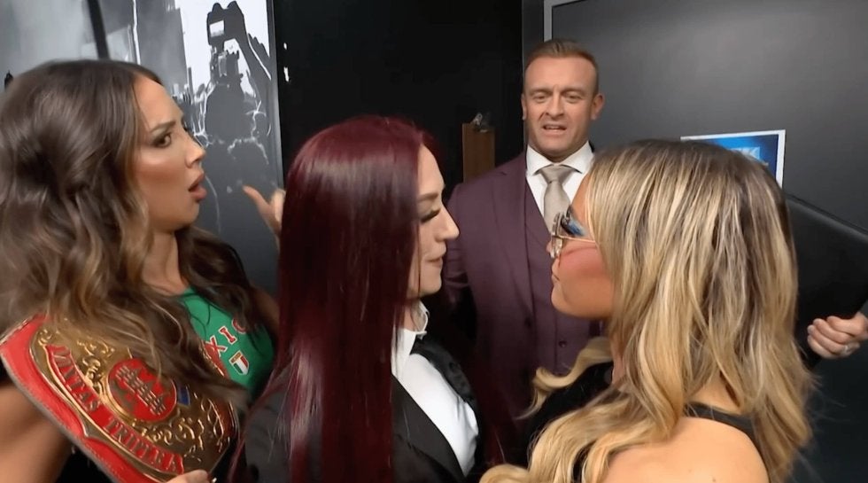 「腕ふっと」異色すぎる“ムキムキ眼鏡女子”の衝撃ボディにファン驚愕「逆三角形」「キン消しみたいだ…」