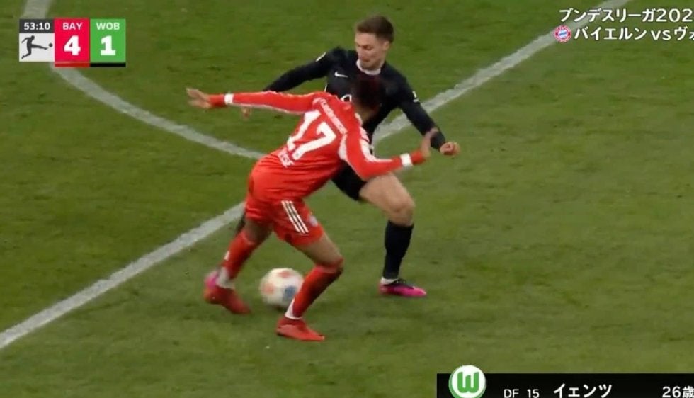 神テク炸裂 バイエルンMFの“理解不能ドリブル”にDF大混乱