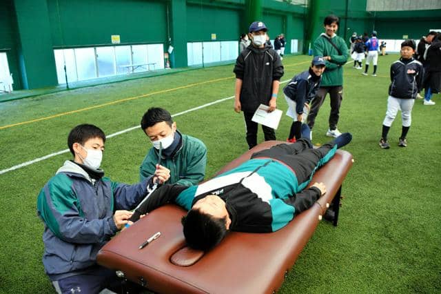 小中学生球児180人に野球ひじの検診