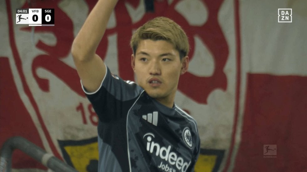 「キック精度まじで高いな」堂安律、“完璧クロス”でゴラッソをアシスト！「めっちゃ良いボール」CKからヘディング弾をお膳立てした瞬間