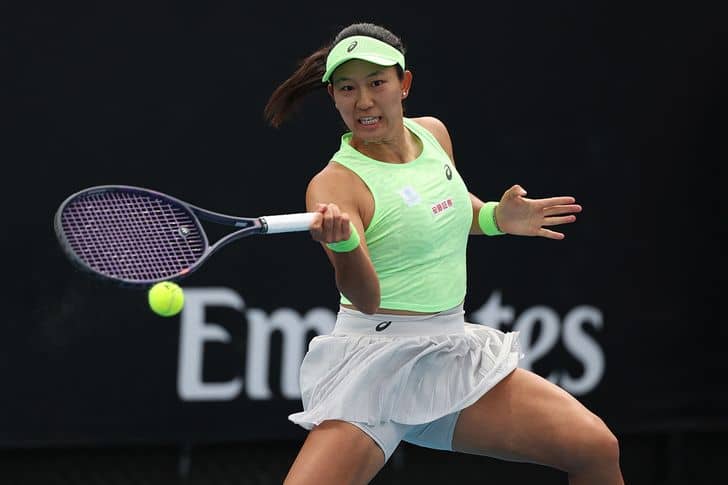 内島萌夏が初戦快勝、2年連続の2回戦進出。隙のない試合運びで世界63位を圧倒[全豪オープン]