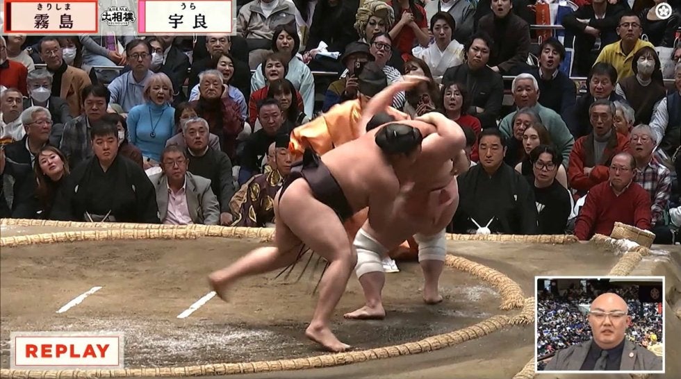 「何ですかね今の決まり手」宇良、“謎すぎる”負け方に決まり手係の親方も困惑