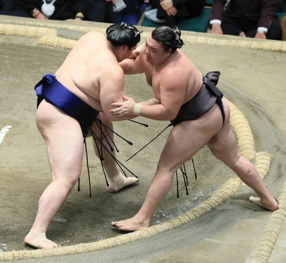 大の里が連敗を３で止める　２敗の霧島を引きずり下ろす白星で７勝目