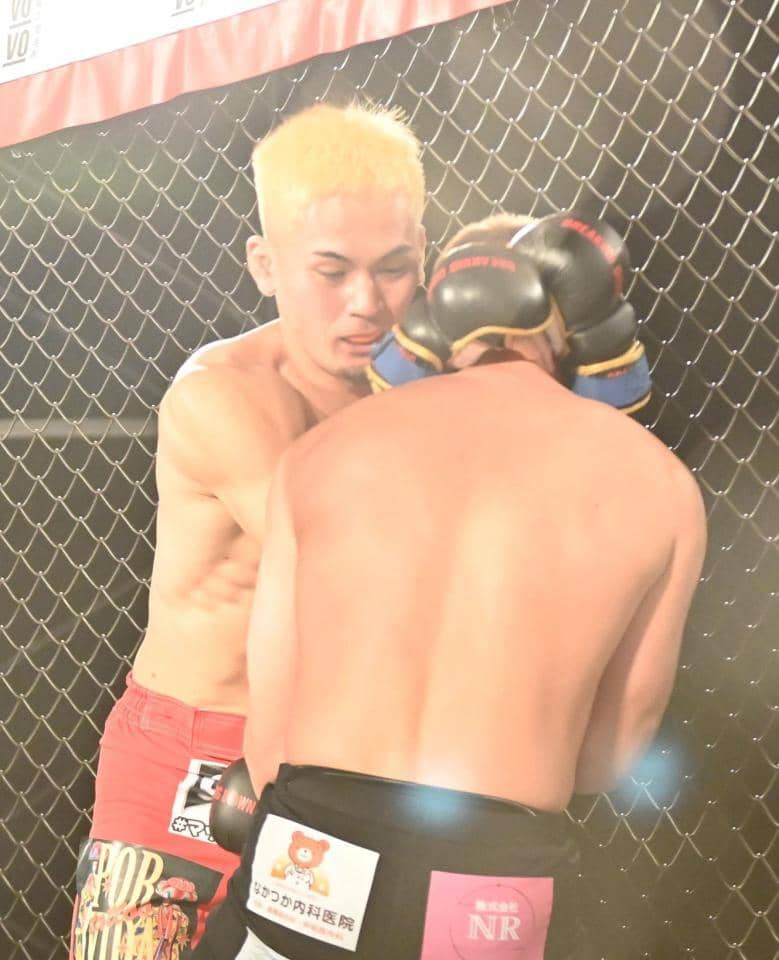 ＢＤ会場騒然　朝倉海の１番弟子が衝撃の開始１３秒ＫＯ負け　沖縄喧嘩自慢の左フックをアゴに被弾　立ち上がれずぼう然・・・屈辱敗戦