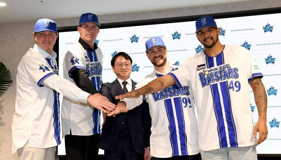 DeNA 新外国人4人の入団会見を実施