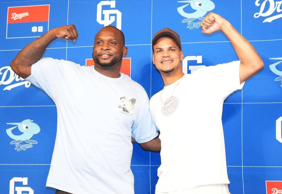 【中日】サノー＆アブレウが沖縄で入団会見「２人で力を合わせてドラゴンズを頂点につれていく」