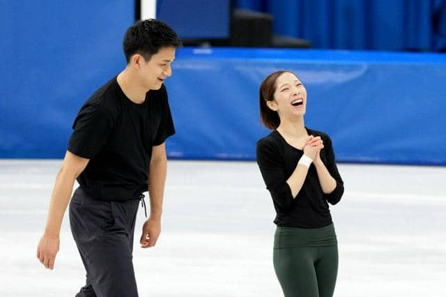 りくりゅう「人生で一番肩が強い」　日本初のペアメダルへ、会場練習