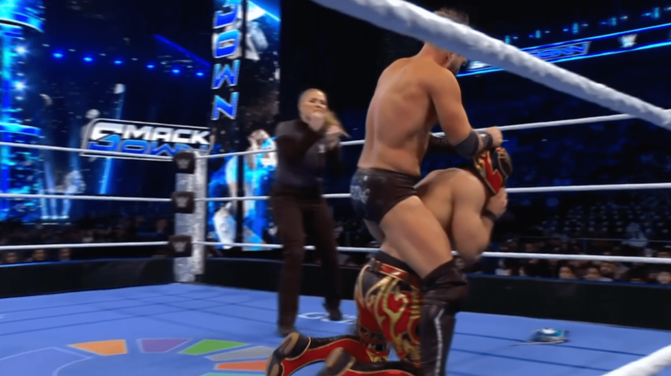 まるでアンパンマン？ 覆面レスラー、マスク剥ぎ取られ→すぐそばに“新しい顔”が…珍しい「ベタ展開」に日本のファンは歓喜