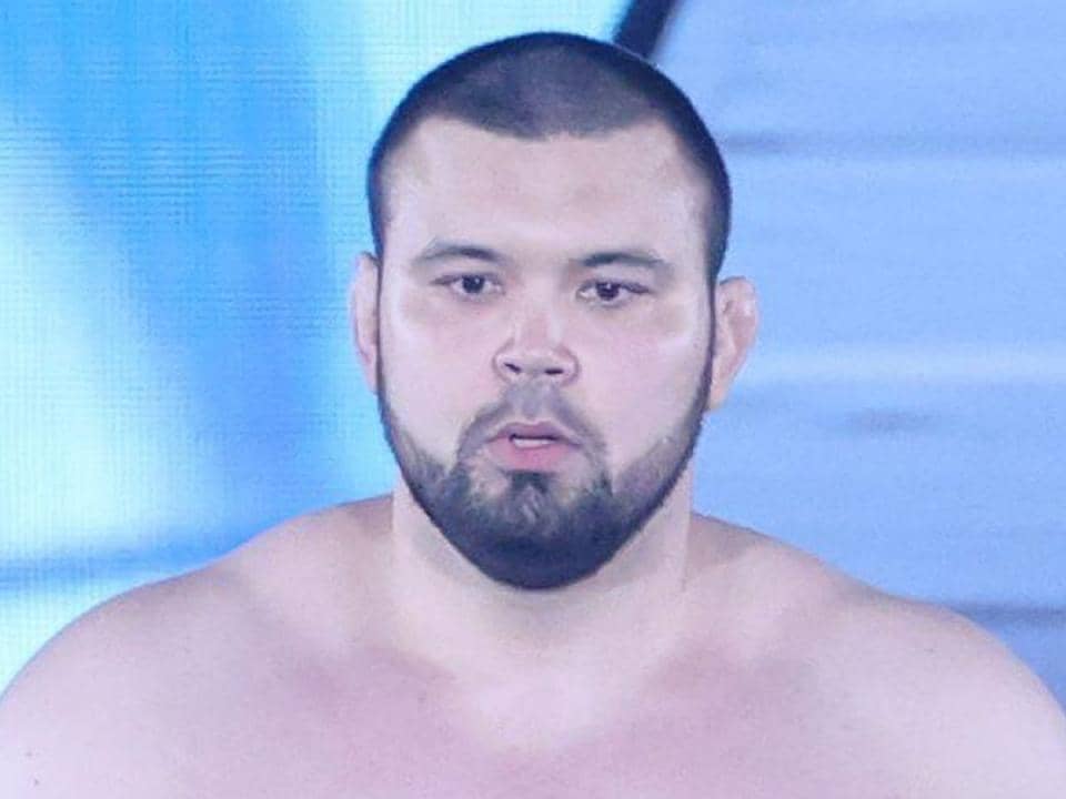 ウルフアロンがプロレス“初黒星”　デビュー１３戦目でついに…８人タッグ戦で自軍撃沈　２・１１激突の成田蓮の凶器攻撃で大の字に
