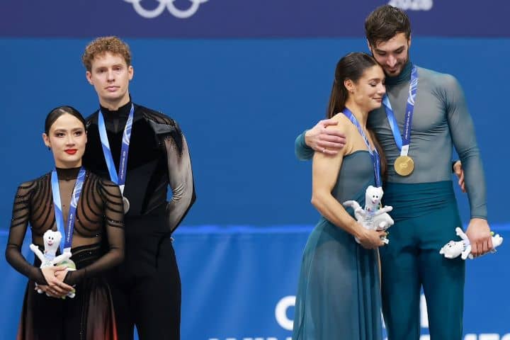 「大きな疑問」フィギュアアイスダンスで“贔屓”採点問題　仏ペアの金メダルに嘆きの声「フランス人審査員が大きな混乱を招いた」【冬季五輪】