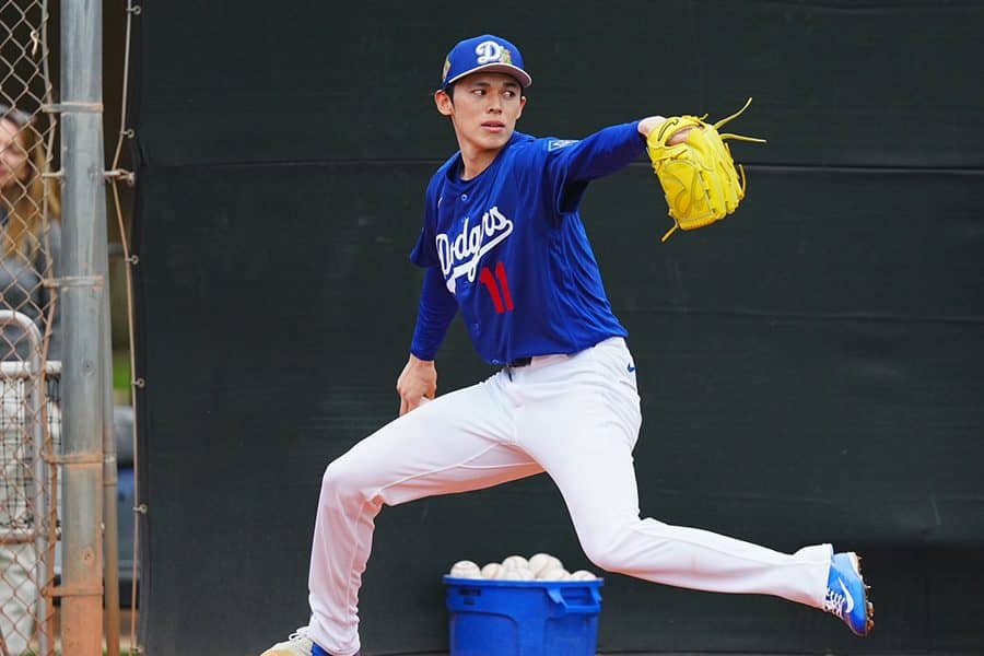 佐々木朗希、キャンプ初日にブルペン入り 変化球を交えて熱投…先発