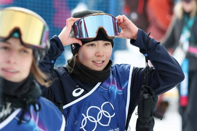 深田茉莉がスロープスタイルで金