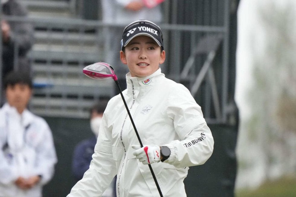 岩井千怜 首位と4打差で今季初Vへ