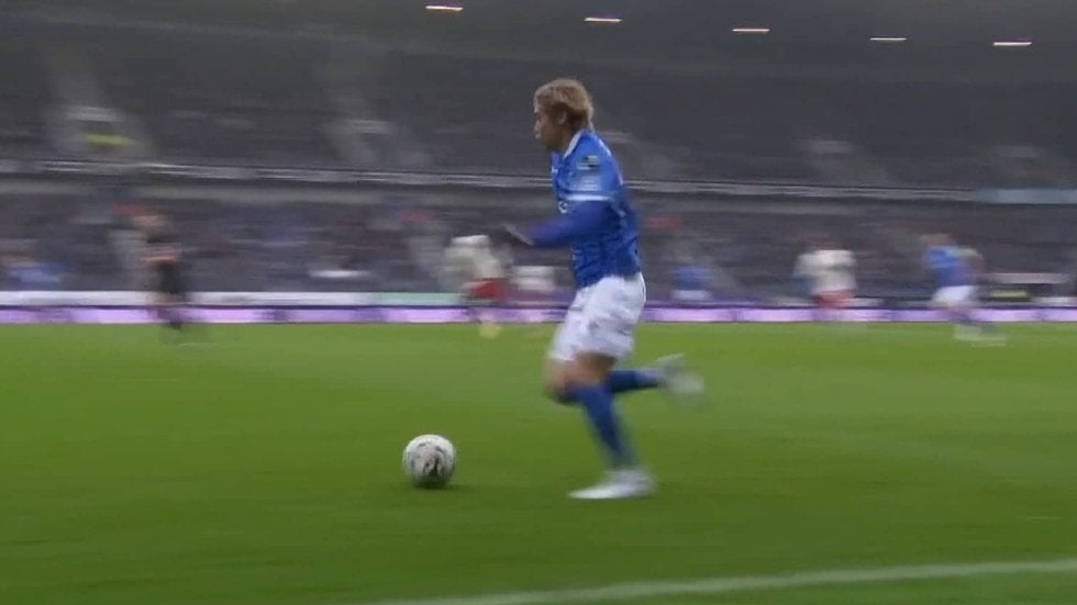 「マジで異次元」伊東純也、一瞬でDFを置き去りにする超・急加速→稲妻ドリブル炸裂で決定機創出「別格だな」「決めてたらほぼロッベン」