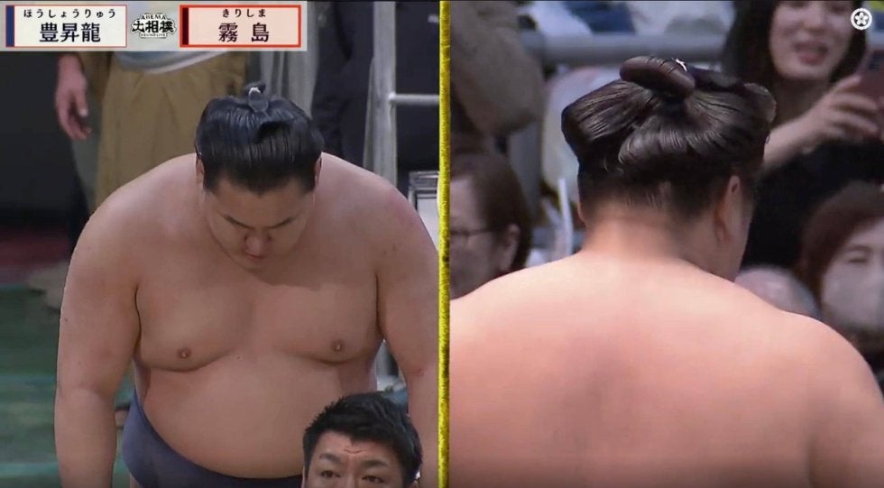 横綱・豊昇龍、“憮然”たる表情 一礼直後に花道で…霧島と対照的な背中