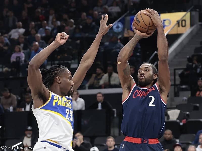 ペイサーズ戦で決勝弾を沈めたカワイ・レナードがNBA史上最年長で50戦