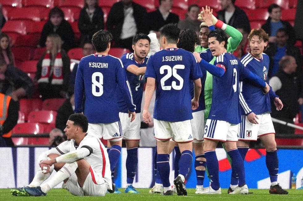 【悲報】W杯で日本と対戦するオランダ代表さん、主力PSV主将が膝の大怪我でW杯絶望・・・・・・・・・