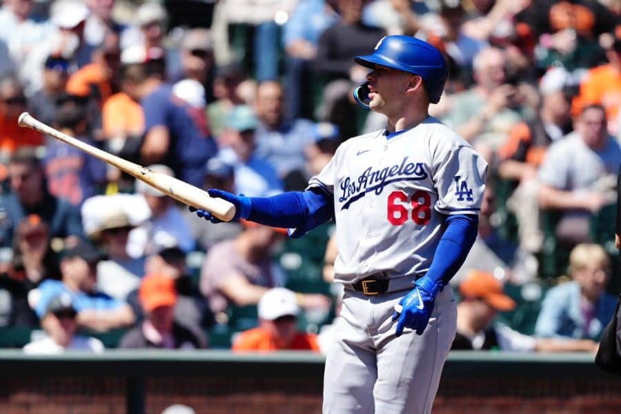 死球を受けるシーン