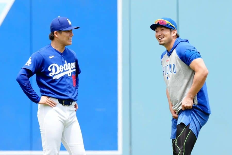 山本由伸、鈴木誠也とWBC以来の再会 笑顔で駆け寄り握手→ハグ…試合前
