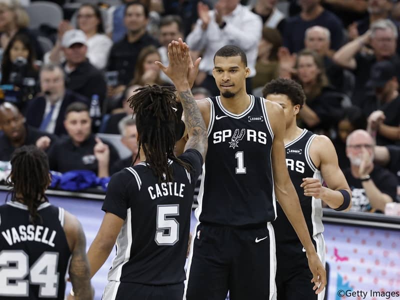 ビクター・ウェンバンヤマがNBA史上3番目の若さで快記録…スパーズが