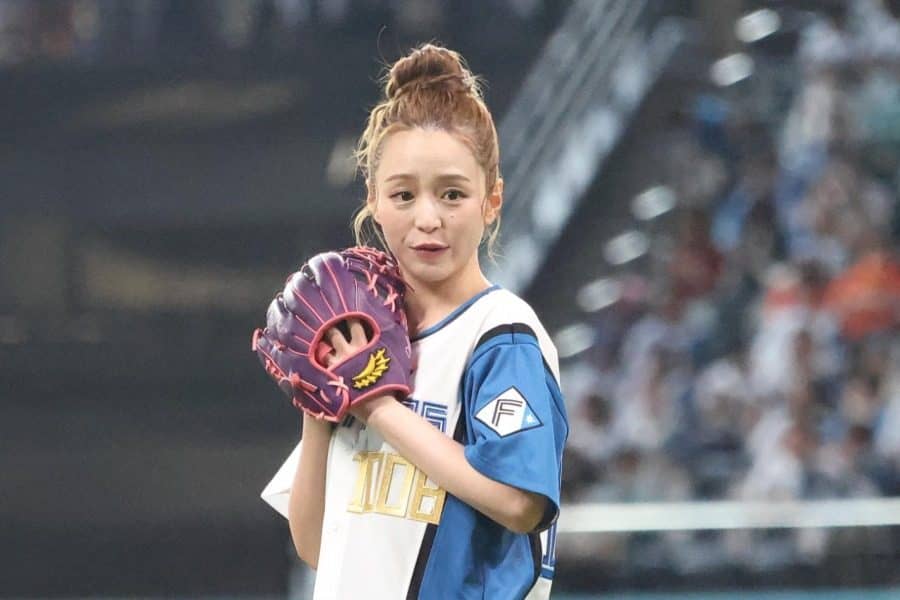 相変わらず可愛すぎ」美女声優が完璧投球 デビュー25周年…X衝撃「顔