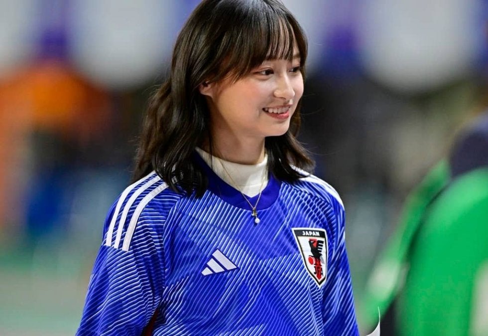 影の着こなしオシャレすぎ｣W杯の女神・影山優佳が国立スタンド席に降臨