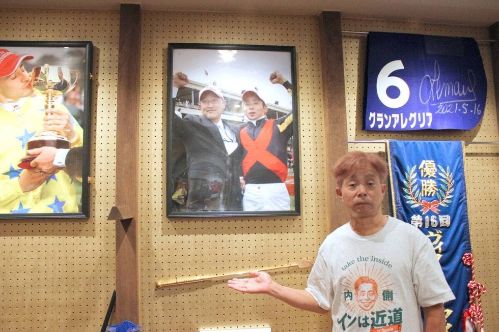 ウマ娘　岩田康誠騎手サイン入り デルタブルースポスター ボロカス言われて怒られて…」岩田康誠騎手がデルタブルースで