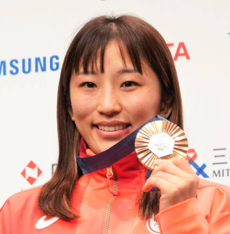 【レスリング】須崎優衣「乗り心地も最高」600万超の高級車との2ショットに「お似合い」
