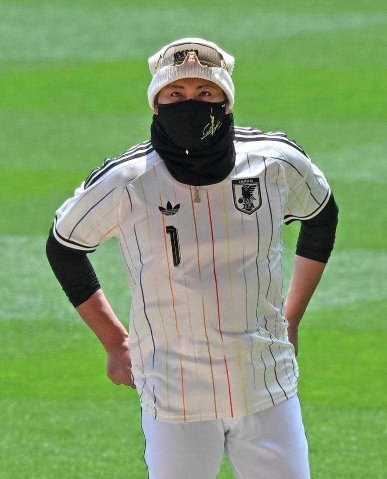 えっ！？日本ハム・新庄剛志監督がサッカー日本代表のユニ着用 見慣れ