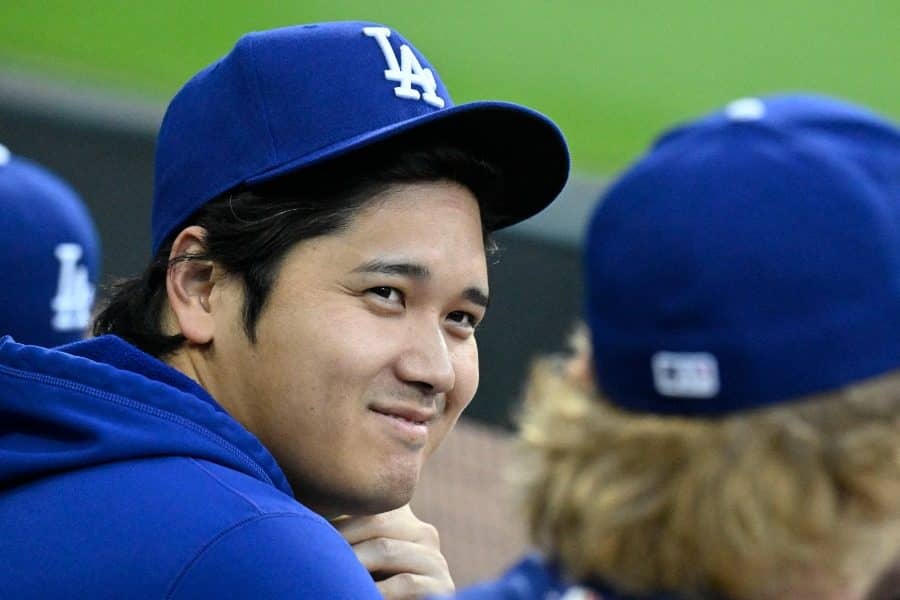 大谷翔平が右手で示した“数字” 至近距離で捉えた1枚…シカゴで届けた