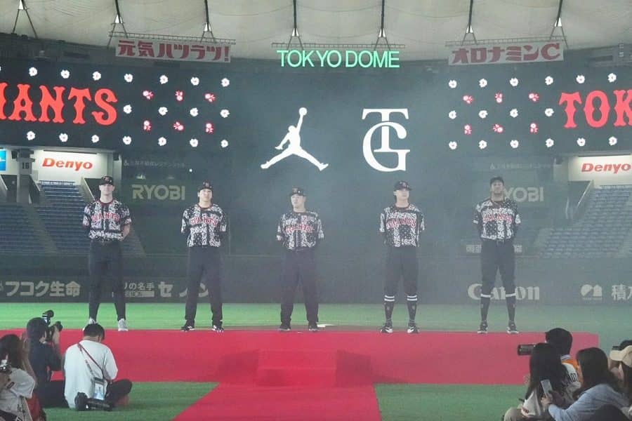 WBC大一番のはずが…“ボロボロ”ユニが話題 準々決勝でまさかの光景
