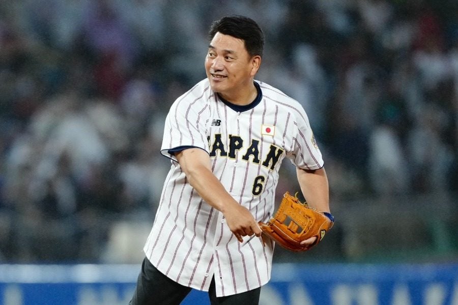 侍J・井口資仁監督、U-18壮行試合で始球式 ノーバウンド投球に大歓声