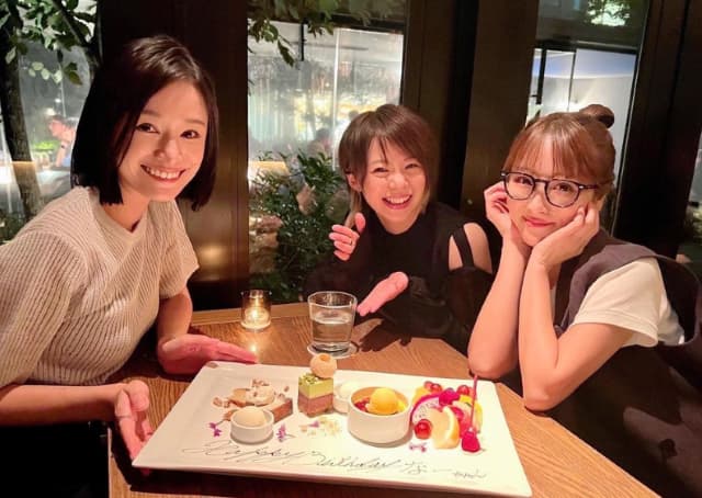 タレント 鈴木奈々 誕生日を迎える！「青木えりちゃんと髙木菜那さんが祝ってくれました😆💓💓」