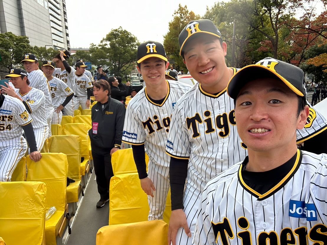 阪神・近本光司がパレードのオフショット公開📸⚾️「ちかー！！ニコニコ笑顔で最高でした！」