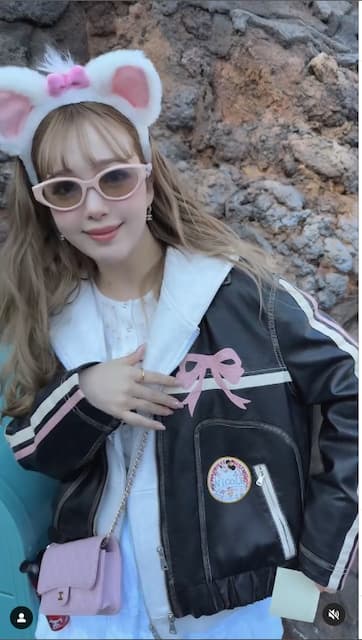 「可愛い2人と」藤田ニコルがヒルナン終わりにディズニーシーへ直行！カチューシャ姿にファンがメロメロ