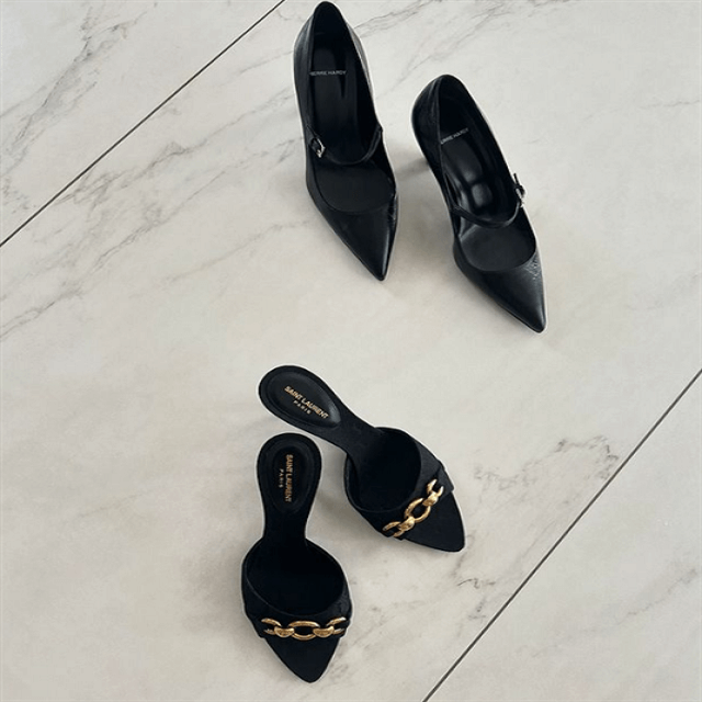 田丸麻紀、目が合った瞬間胸キュンしたイブ・サンローランのミュールを公開