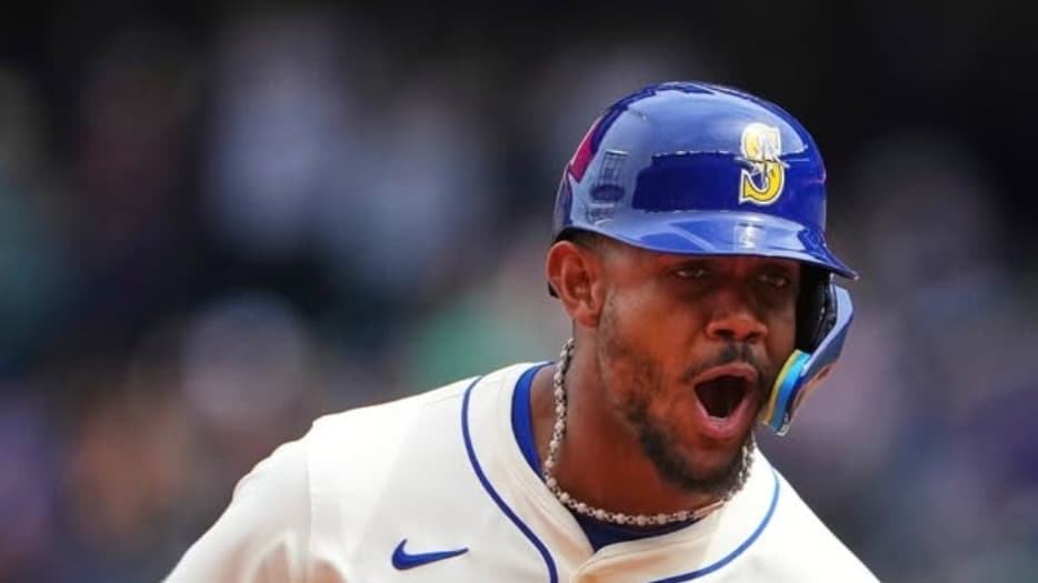 2000年12月生まれ！？マリナーズ のフリオ・ロドリゲス、通算100本塁打を達成 MLBJapan