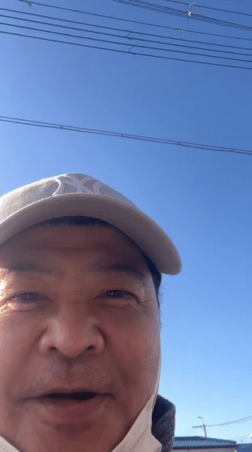 「癒されました～」月亭方正、雲一つない晴天にテンション上がり思わず空バックに自撮り開始！