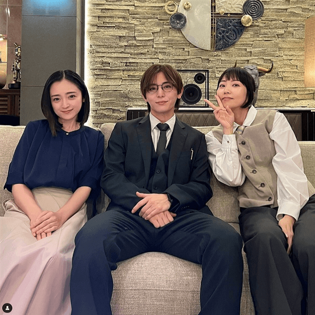 安達祐実がフジ金の「ビリスク」メンバーとレアなスリーショットを公開！