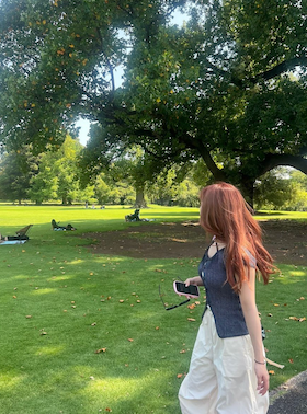 超人気Youtuber、KPOPアイドルのような自然の囲まれたショット公開でコメント殺到